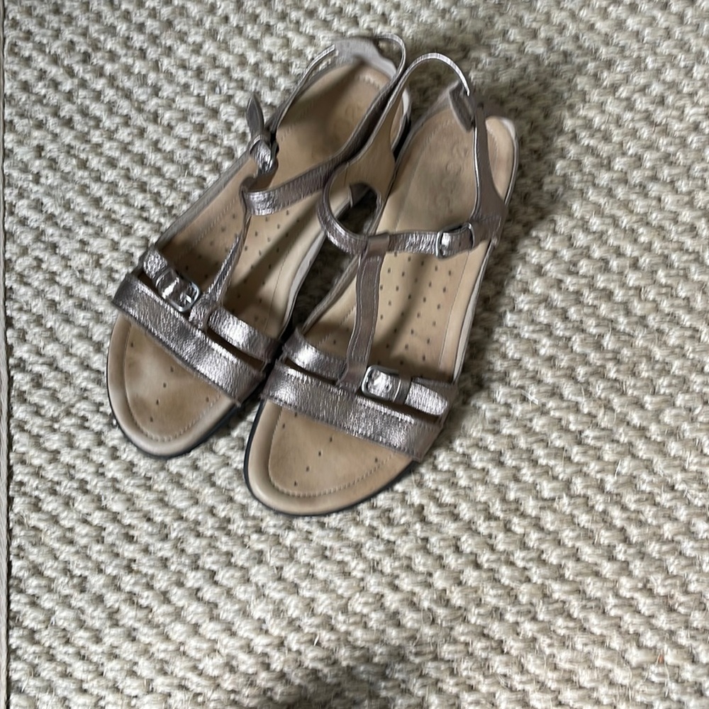 Ecco walking shoes in bronze gold metallic. Great for traveling